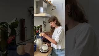 How much of your sourdough starter should you actually leave in the jar?#homebaker #sourdough #bread