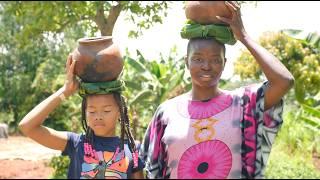 a rainy day in African village life with 8 kids  *cooking luwombo, banana juice, Gnut sauce*