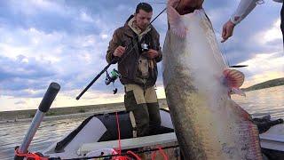 HANDS SHAKING after these bites!!!! Fishing for catfish in the summer with a clonk