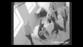 Brutal fight in jail! 2 Brutální bitka ve vězení! 2