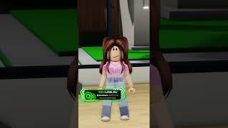 С НЕЙ ЯВНО ЧТО-ТО НЕ ТАК!  #shorts #roblox