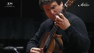 Rene Izquierdo plays 'Sonata K.208' by Domenico Scarlatti | Altamira Guitars