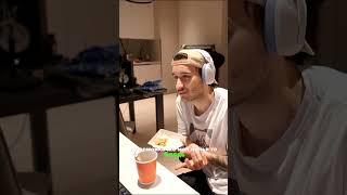 КОРЕШ ЕСТ С ПОМОЙКИ  #twitch #koresh #koreshzy