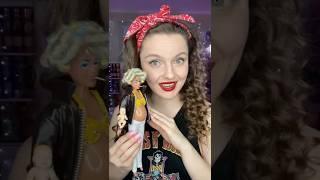 Беременная Barbie с cигаpетoй