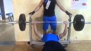 Bankdrücken bench Press 130 kg (285 lbs) clean