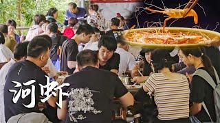 A Guangdong man earns millions a year by cooking river shrimps in the most original way!