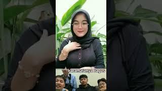 Cewek Hijab dada Montok