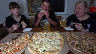 мукбанг итальянская пицца под пиво