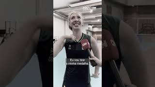 Júlia Bergmann brinca com medalha olímpica no aeroporto | CNN ESPORTES