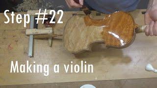 Making a violin - step 22 - Varnishing the violin