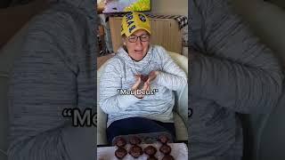 Mãe Gringa Provando Brigadeiro 