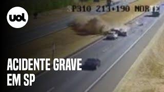 Acidente com 4 carros deixa 3 pessoas mortas no interior de SP; imagens são fortes