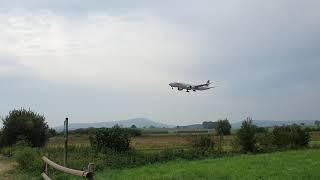 Boeing 777 Landing