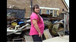 The people living nextdoor to a house piled high with junk