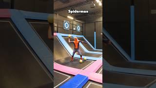 Spiderman VS Normale Menschen in der Trampolinhalle #trampolin #spiderman #backflip