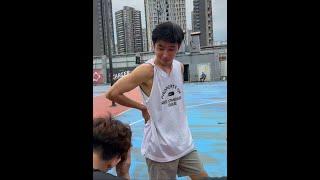 男生群体中的那个心机男#讯飞开放式AI耳机air2 #viaim#球场艺术 #抽象派篮球 #行为艺术篮球
