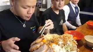 MAKAN BANYAK LAGI, ABANG TAMPAN PORSI BANYAK.