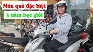 Món Quà ĐẶC BIỆT Cho Bé Khuy, Cô Sinh Viên Mồ Côi 3 Năm Liền Học Giỏi.