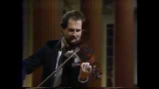 Scottish fiddle : Douglas Lawrence plays a March/Strathspey/Reel selection.