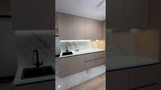 Нереально красивого оттенка кухня