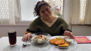 SİZİNDE SORULARINIZI CEVAPLAMIŞ OLABİLİRİM (MANTI-SİNİTZEL) MUKBANG TÜRKÇE