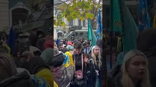 Що відбувається? Напишіть в коментарях
