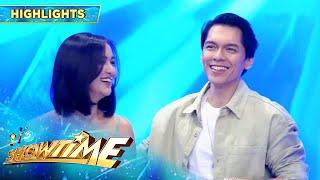 It's Showtime hosts wants to see the look of "in love" from Charlie and Carlo | It's Showtime