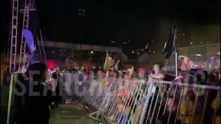 Testing the strength of the barrier during the 2022 Soca Monarch Competition at the Victoria Park