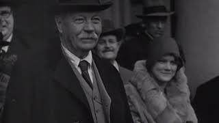 Newsreel : Sir Arthur Conan Doyle arrival in Stockholm, Sweden (27 october 1929)