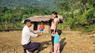 Single mother harvests wild flowers to sell - A kind guy comes to flirt | Tieu Tieu Ca