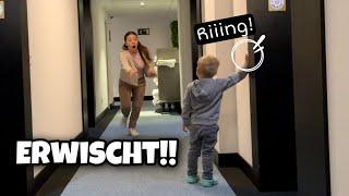 Lio spielt heimlich Klingel-Mäuschen im Hotel !!! | Bibi