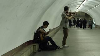 Музыканты в одном из переходов метро