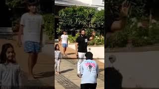 Allu Arjun House ..#AlluArjun greets his fans...#shortsindia #telugu #ytshorts #youtubeshorts #yt