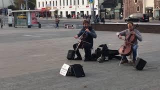 Талантливые виолончелисты у метро краснопресненская