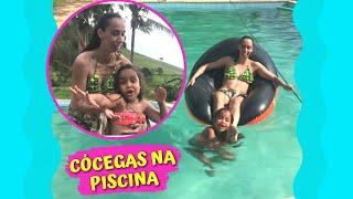 DESAFIO DA PISCINA // DAS CÓCEGAS NA PISCINA | TENTE NÃO CAIR DO BOTE | Maria Fernanda Souza