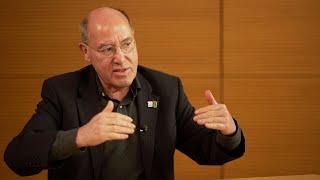 Gregor Gysi (Die Linke) über Politik und Gesellschaft, Wahrheit und Mehrheit, Himmel und Hölle.