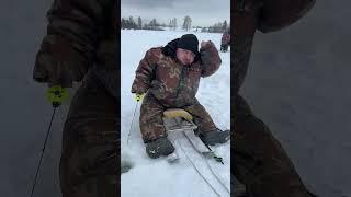 Приколы на зимней рыбалке  #рыбалка #рыбалка2024 #fishing #приколы