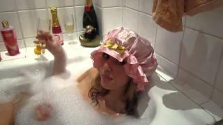 IN BATH WITH BLONDE