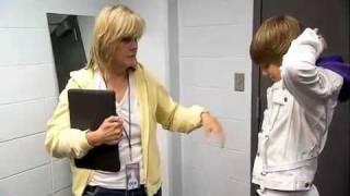 Justin Bieber Loses His Voice - Never Say Never 3D - Sneak Peak