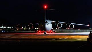 Very Loud USAF Boeing C-17 Globemaster III Night Landing at Wellington Airport | Very Close up