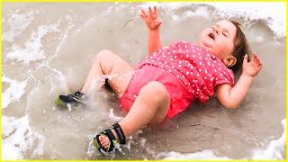 TOP Funny Babies On The Beach || Baby Outdoor Moments - Peachy Vines