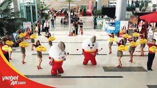 Tiếp Viên Vietjet Nhảy Flashmob Chào Mừng Đường Bay Mới Từ Cần Thơ