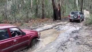 Drivetech 4x4 8,000 Kinetic Recovery Rope in use on an 80 Series Landcruiser