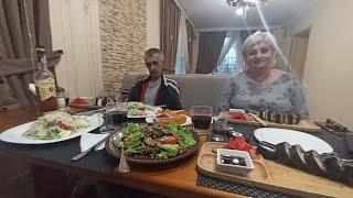 ВЫЕХАЛИ ПОУЖИНАТЬ В КАФЕ