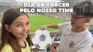 FOMOS NO ESTÁDIO DE FUTEBOL TORCER PELO NOSSO TIME - soccer play | ENZO & NIC