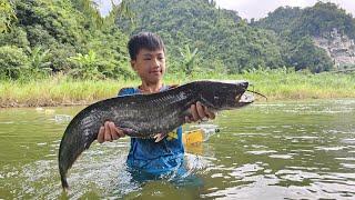 The fishing skills of orphan boy Nam. Catch many big fish to sell | Nam - poor boy