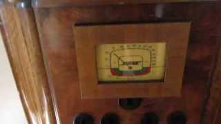 1930's Antique Radio fitted with iPod dock and Bose Speakers