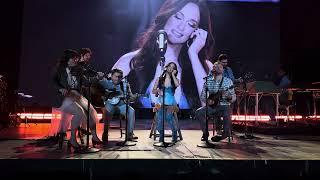 Kacey Musgraves & Nickel Creek - Kill Bill (Cover) LIVE at the Deeper Well World Tour