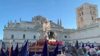 Procesión de Semana Santa en la Catedral de Zamora (Castilla y León, España)