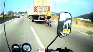 CICLISTA PEGANDO VÁCUO DA CARRETA A 80km/h Lekão Motoboy